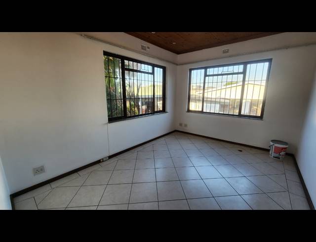 6 BEDROOM HOUSE FOR SALE IN UVONGO